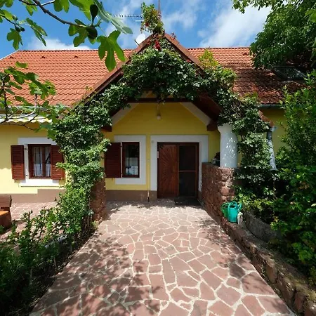 Hébergement de vacances Panorama Nyaralo