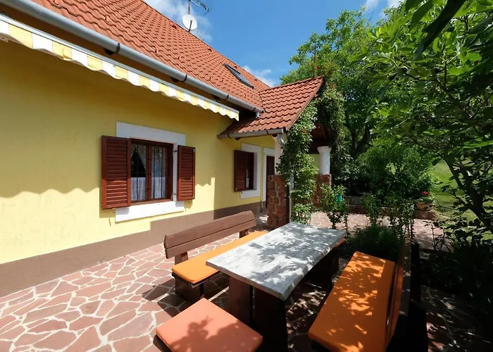 Vakantiehuis Panorama Nyaralo Szentbekkalla